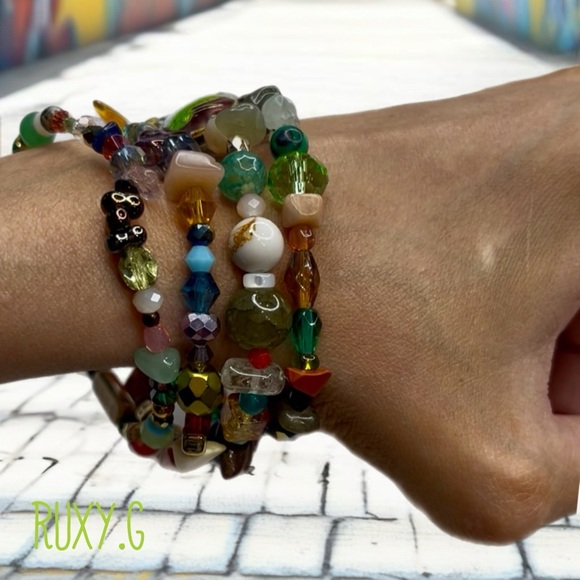 4.   Vibrant Beaded Bracelet Set - Picture 3 of 9